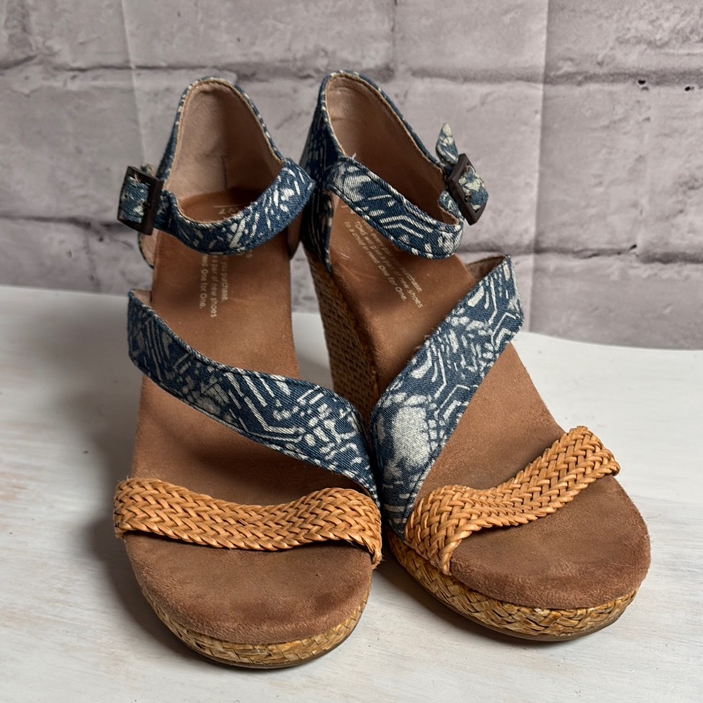 Toms Blue and Tan Wedges with Geometric Straps